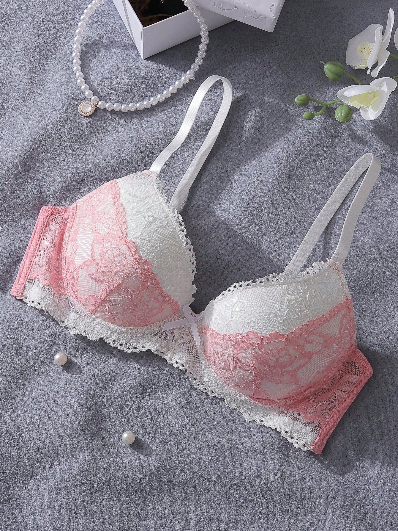 Pink and White Lace Patchwork  - Underwire Bra Padded บทวิจารณ์และราคา