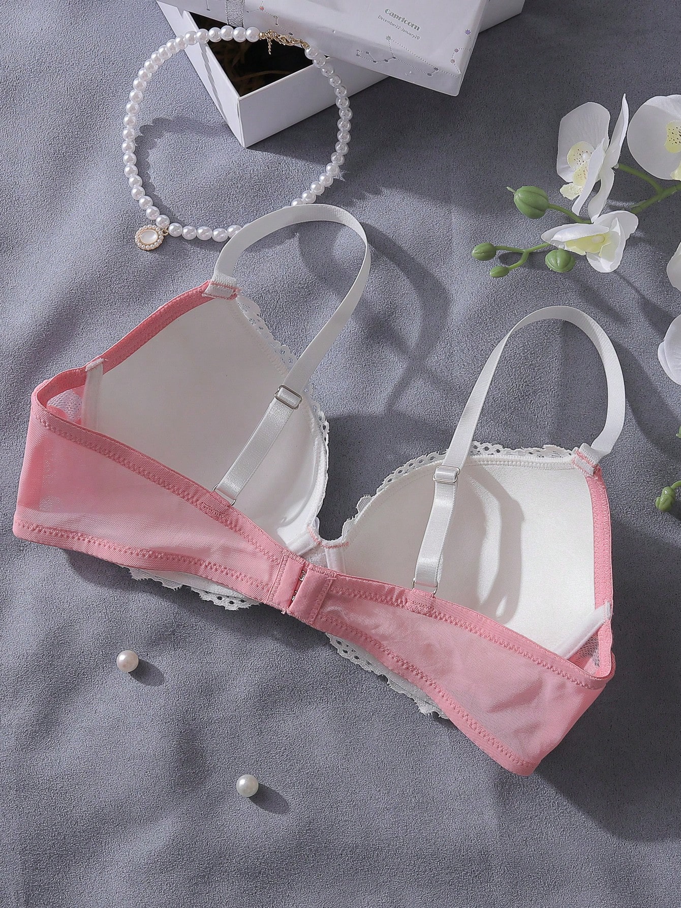 Pink and White Lace Patchwork  - Underwire Bra Padded บทวิจารณ์และราคา